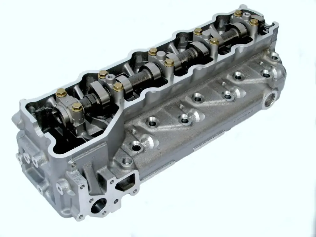 Mitsubishi 4M40T cylinder head assembly