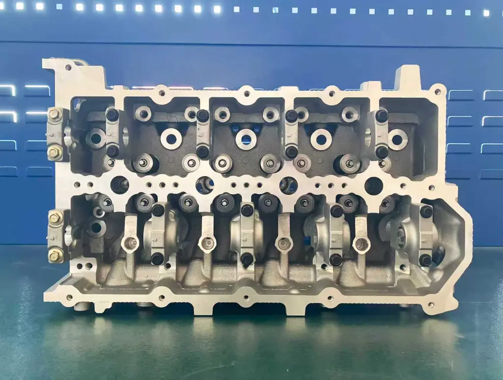 Mitsubishi 4N15 Cylinder head semi assembled